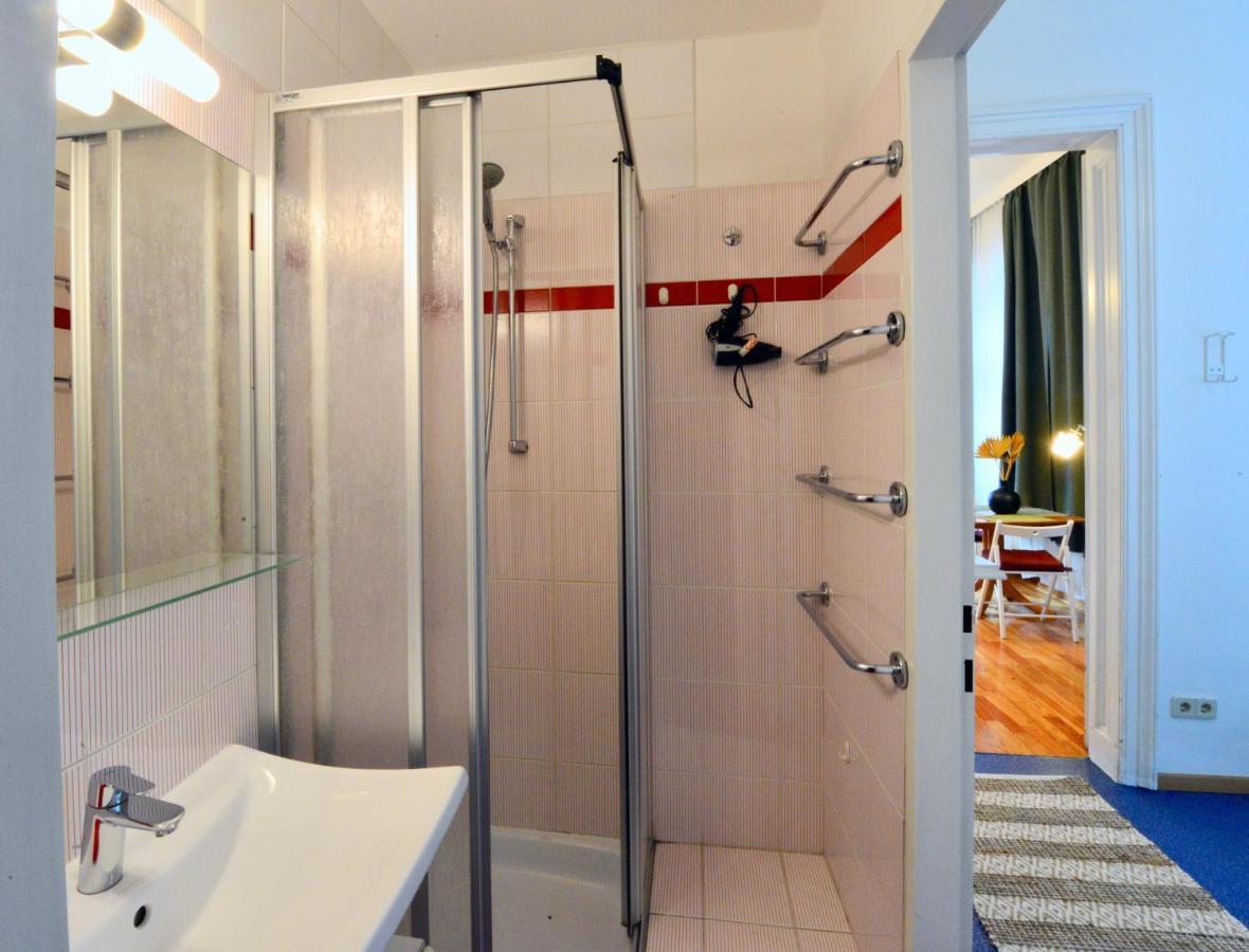 Charming With Balcony In Hip & Trendy Margareten Vienna Exterior photo